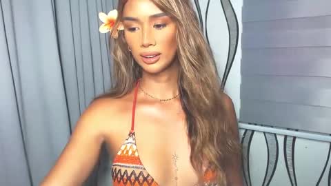 Snapshot of lanadel_hilton chatting on February 7, 9:16 am Lana online show from February 7, 9:16 am