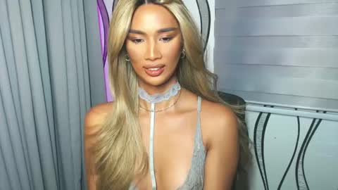 Snapshot of lanadel_hilton chatting on February 26, 7:49 pm Lana online show from February 26, 7:49 pm