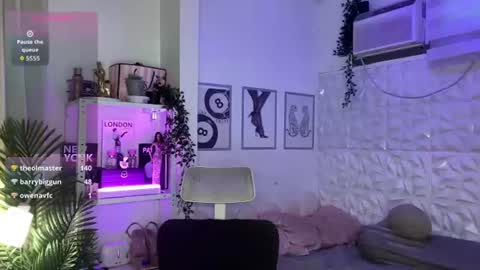 Snapshot of lanadel_hilton chatting on July 18, 6:50 am Lana online show from July 18, 6:50 am
