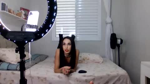 lanahfrias3012 online show from May 5, 6:49 pm