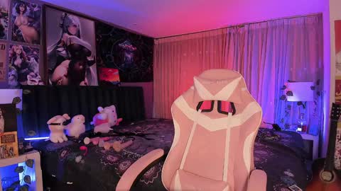 L A N A  online show from January 17, 5:11 am