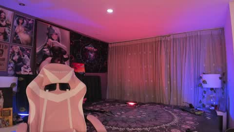 L A N A  online show from January 17, 11:51 pm