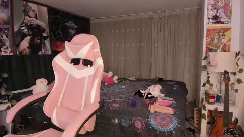 L A N A  online show from February 1, 11:37 pm