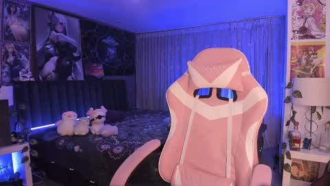 L A N A  online show from February 4, 4:37 am