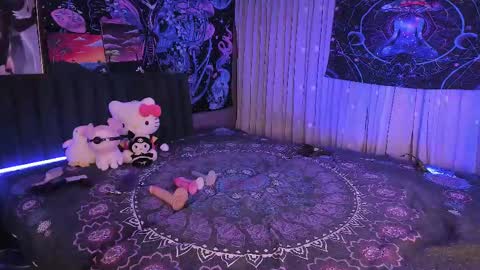 L A N A  online show from February 14, 8:42 am