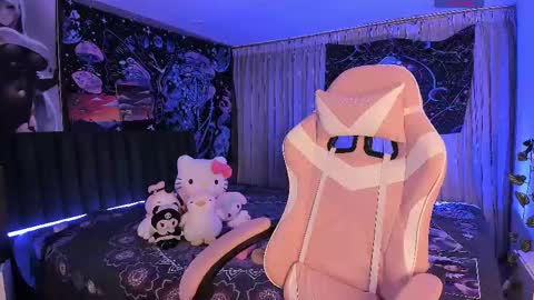 L A N A  online show from February 15, 6:02 am