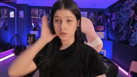 L A N A  online show from September 24, 9:29 pm