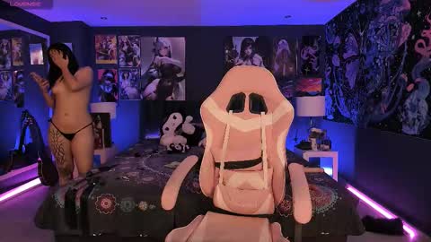 L A N A  online show from November 30, 3:05 pm