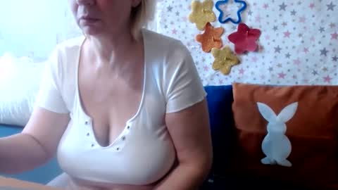 Snapshot of lanalovelyqueen chatting on June 11, 8:01 am LovelyQueen online show from June 11, 8:01 am