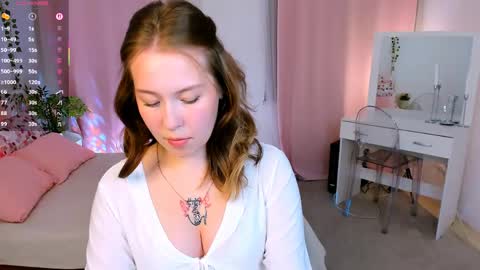 Snapshot of lanaroselle chatting on May 7, 9:53 pm Lana online show from May 7, 9:53 pm