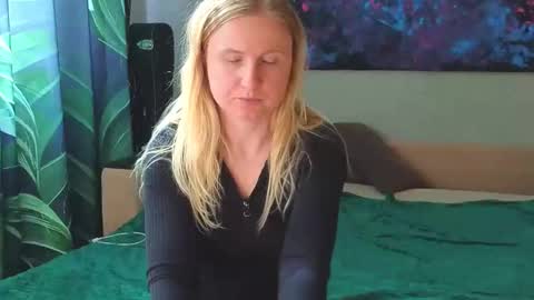 Snapshot of lanavismith chatting on May 22, 6:42 am LanaviSmith online show from May 22, 6:42 am
