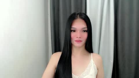 lanawyatt_ online show from October 15, 3:45 pm