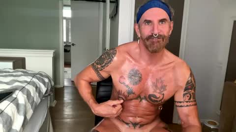 Lance online show from December 1, 5:35 pm