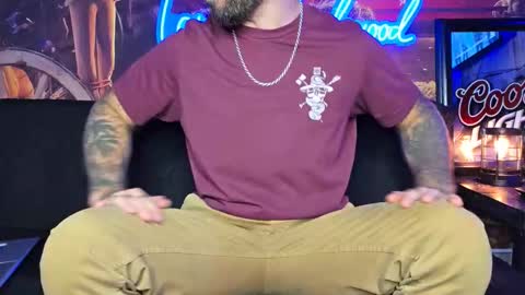 Snapshot of lancehardwood222 chatting on October 11, 12:21 am LANCE online show from October 11, 12:21 am