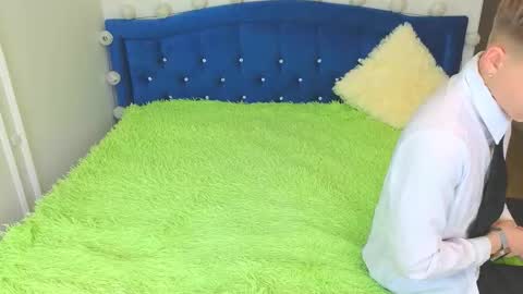 Snapshot of landel_boy chatting on October 18, 5:43 am Lanny online show from October 18, 5:43 am