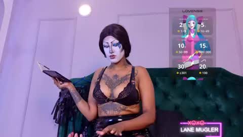 Snapshot of lanemugler_cr chatting on June 30, 12:17 pm LANEMUGLER online show from June 30, 12:17 pm