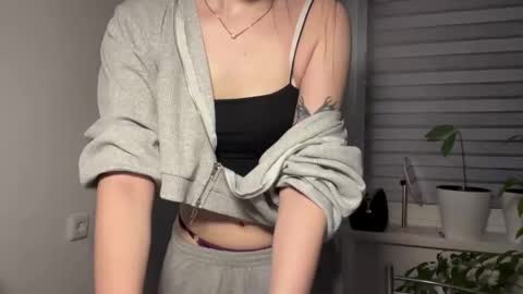 Sarah online show from February 28, 3:24 pm