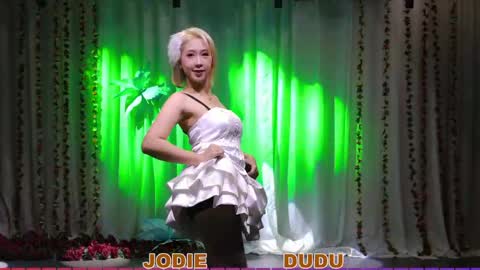 Snapshot of lankwaifong_cindy chatting on April 21, 2:51 am lankwaifong_cindy online show from April 21, 2:51 am