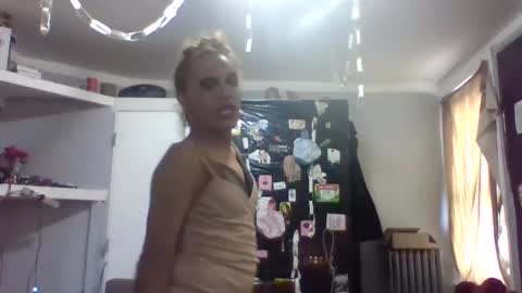 Snapshot of lapuzzycat201923 chatting on December 4, 5:00 pm Lapuzzycat201923 online show from December 4, 5:00 pm