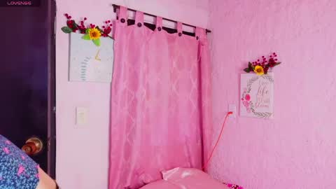 Snapshot of lara_aisha chatting on May 3, 8:04 pm LARA online show from May 3, 8:04 pm