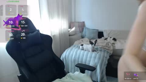 Snapshot of lara_c_rau chatting on June 7, 3:27 pm Lara online show from June 7, 3:27 pm