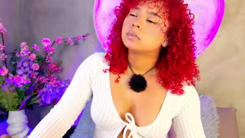 Snapshot of lara_curly chatting on June 19, 10:19 am lara_curly online show from June 19, 10:19 am