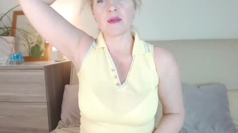 lara_fisher online show from February 25, 7:25 pm