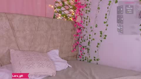 Lara Gill online show from April 18, 7:58 pm