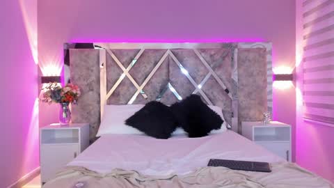 Snapshot of larabrook chatting on December 23, 7:52 pm Lara online show from December 23, 7:52 pm