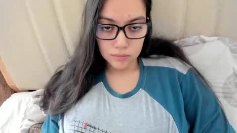 Snapshot of laracamille chatting on March 8, 2:54 pm lara online show from March 8, 2:54 pm