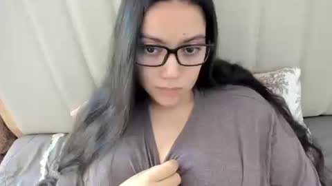 Snapshot of laracamille chatting on March 10, 3:39 pm lara online show from March 10, 3:39 pm