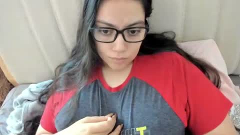 Snapshot of laracamille chatting on March 23, 3:05 pm lara online show from March 23, 3:05 pm