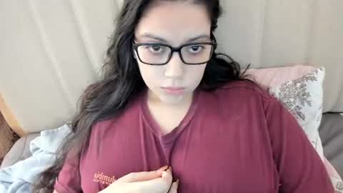 Snapshot of laracamille chatting on March 27, 3:12 pm lara online show from March 27, 3:12 pm