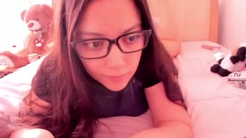 Snapshot of laracamille chatting on April 2, 2:37 pm lara online show from April 2, 2:37 pm