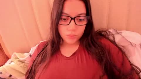 Snapshot of laracamille chatting on April 6, 2:51 pm lara online show from April 6, 2:51 pm
