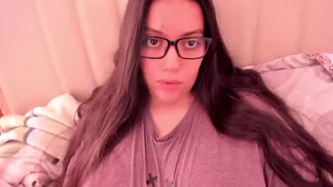 Snapshot of laracamille chatting on April 19, 2:27 pm lara online show from April 19, 2:27 pm