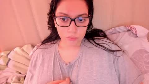 Snapshot of laracamille chatting on April 19, 6:43 pm lara online show from April 19, 6:43 pm