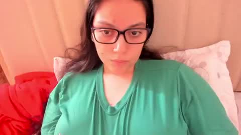 Snapshot of laracamille chatting on April 21, 3:28 pm lara online show from April 21, 3:28 pm