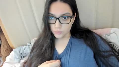 Snapshot of laracamille chatting on May 28, 5:43 pm lara online show from May 28, 5:43 pm
