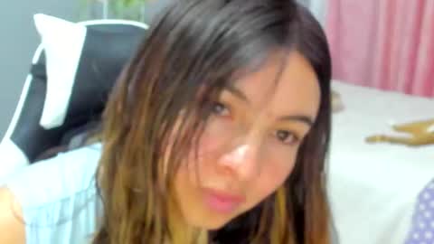 Snapshot of laracat18 chatting on May 9, 11:21 pm Lara online show from May 9, 11:21 pm
