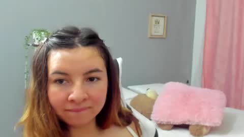 Snapshot of laracat18 chatting on May 16, 12:18 am Lara online show from May 16, 12:18 am