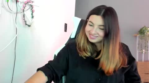 Snapshot of laracat18 chatting on May 26, 8:16 pm Lara online show from May 26, 8:16 pm