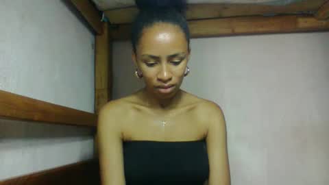 larah98 online show from March 3, 6:52 am