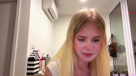 Stella online show from March 2, 10:11 am