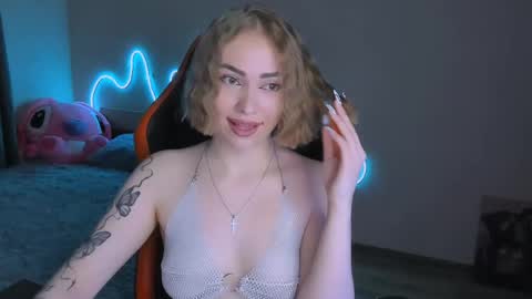 Snapshot of larakrein_lk chatting on April 24, 3:47 pm LaraKrein lk online show from April 24, 3:47 pm