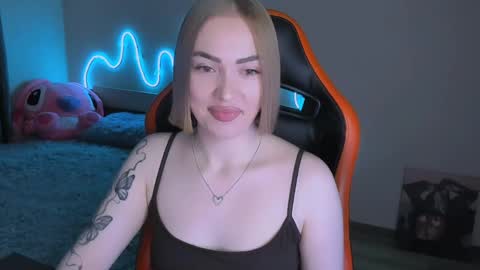 Snapshot of larakrein_lk chatting on May 3, 3:51 pm LaraKrein lk online show from May 3, 3:51 pm