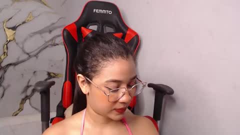 laralmanza online show from March 9, 3:05 pm