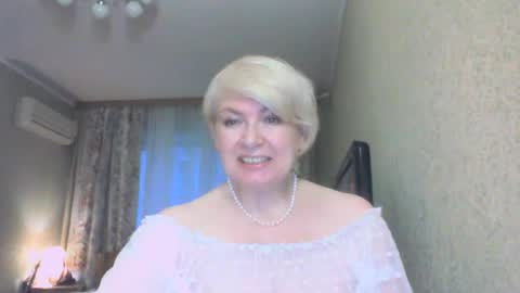 laramrs online show from March 26, 4:45 pm