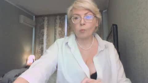 laramrs online show from March 28, 3:33 pm