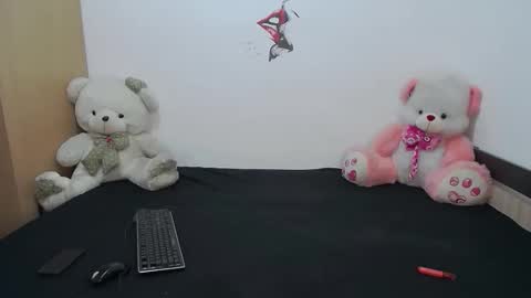 larapoison online show from November 18, 6:01 pm